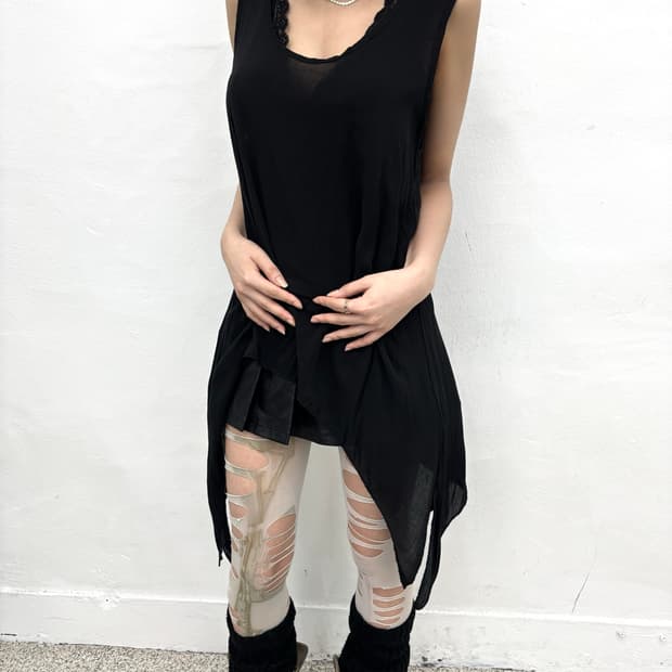 Unbalanced layering sleeveless