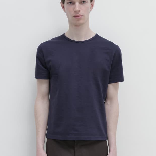 구해요)) Les 레스 Pin t-shirt (Purple blue)