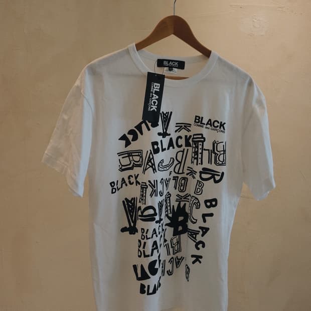 블랙 꼼데가르송 필립 티셔츠 B – 화이트 (24SS) 