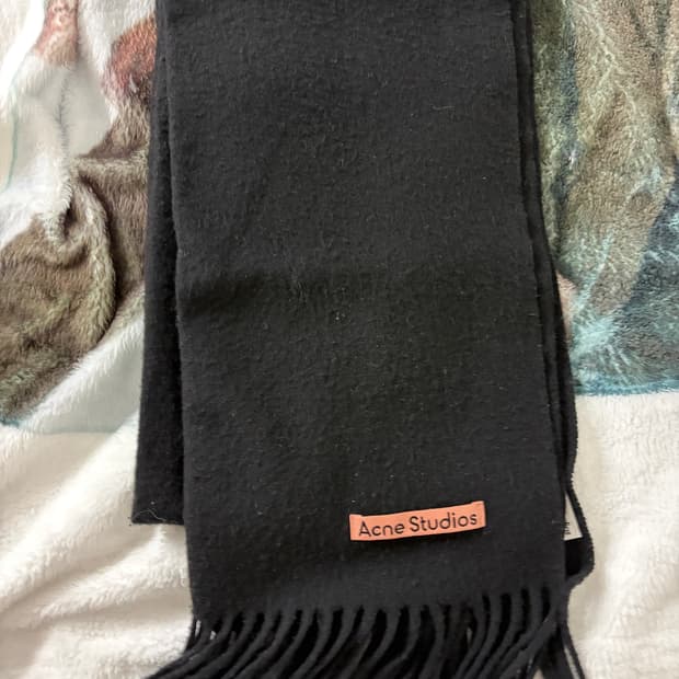 아크네스튜디오 머플러 블랙