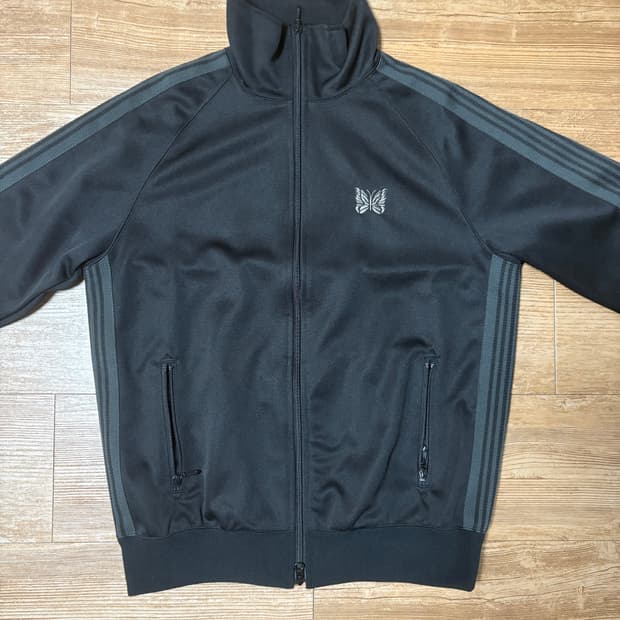 니들스 BEAVER 별주 콜라보 트랙자켓