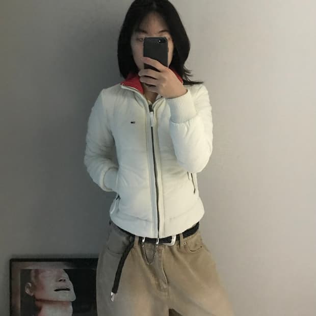 타미힐피거 가슴로고 화이트 숏패딩