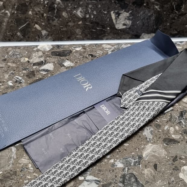 디올 오블리크 넥타이