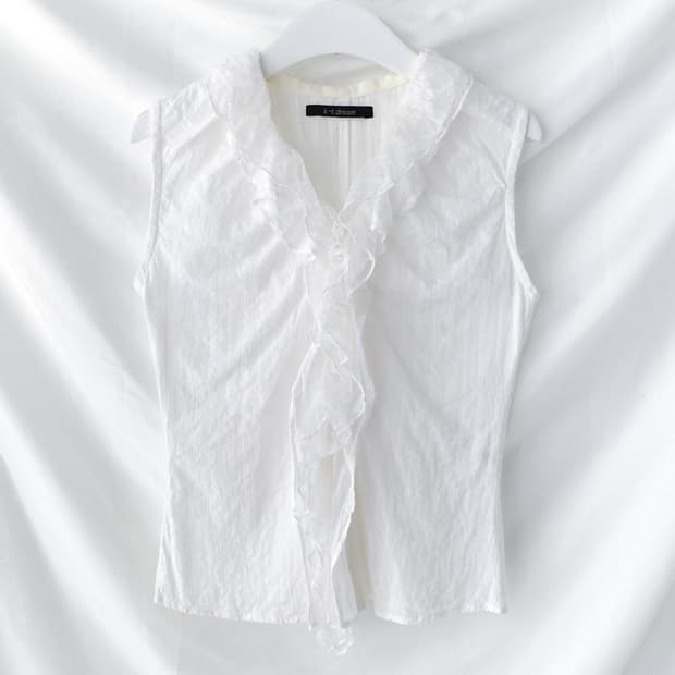 frill sleeveless blouse