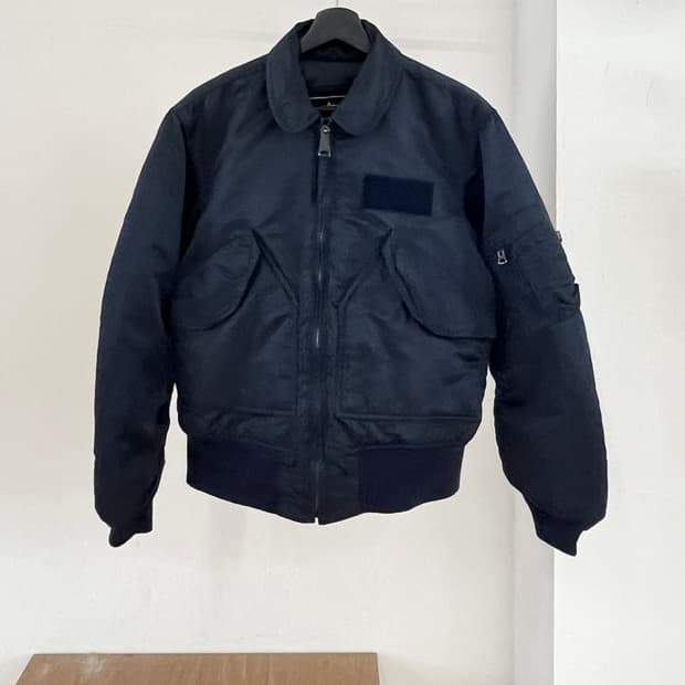 알파 인더스트리 네이비 cwu-45p 파일럿 자켓