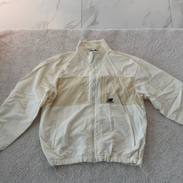뉴발란스 바람막이 XL사이즈
