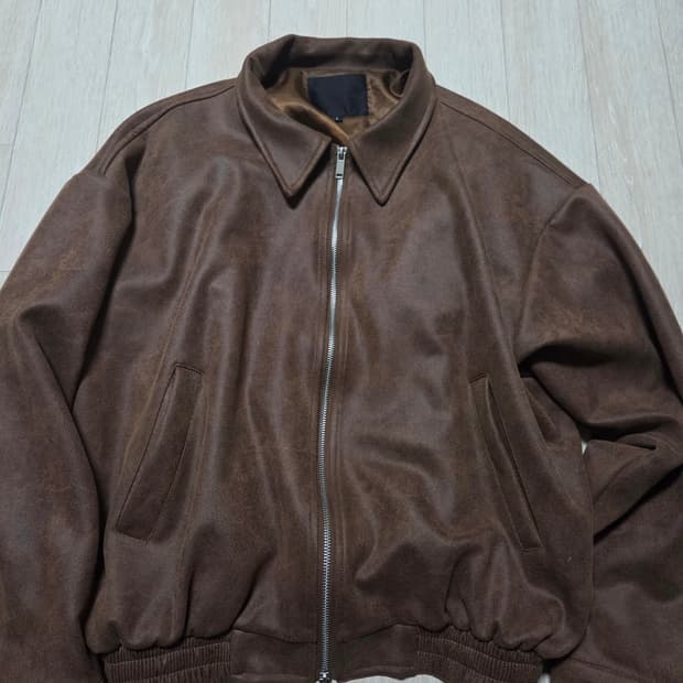 비건 스웨이드 오버핏 미니멀 인시전 스트레이트 집업 자켓 [브라운]