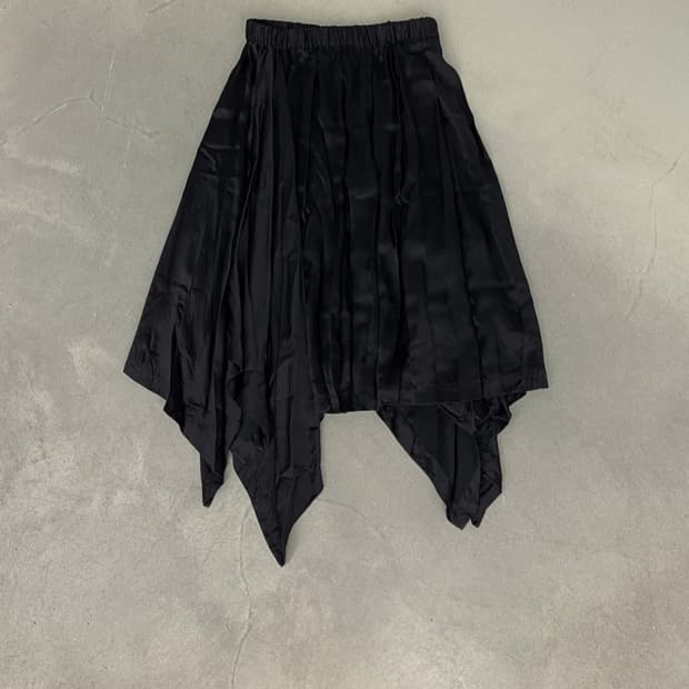꼼데가르송 새틴 언발 스커트