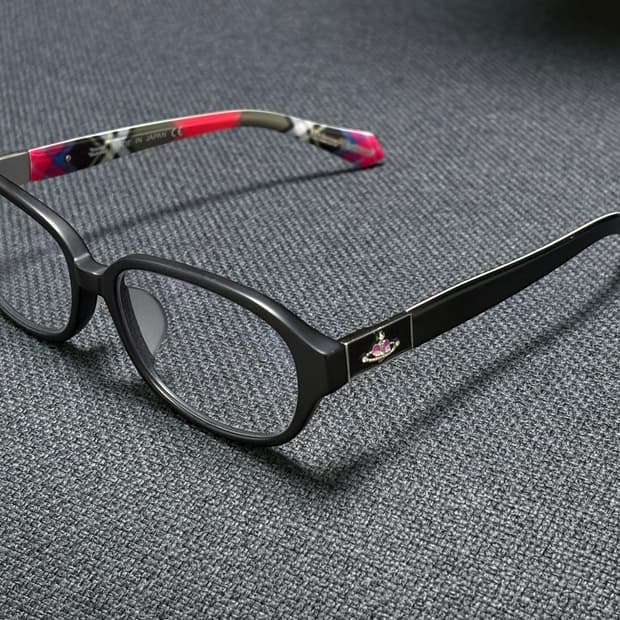 비비안웨스트우드 체크 뿔테 안경 (블루라이트 렌즈)