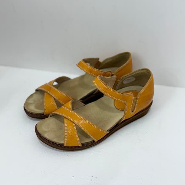Absolute Footwear 샌들