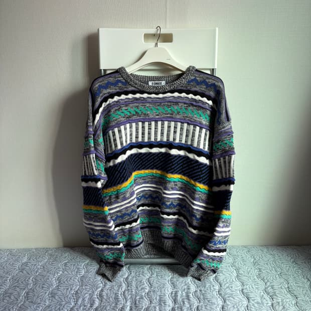 큐컴버스 멀티컬러 니트