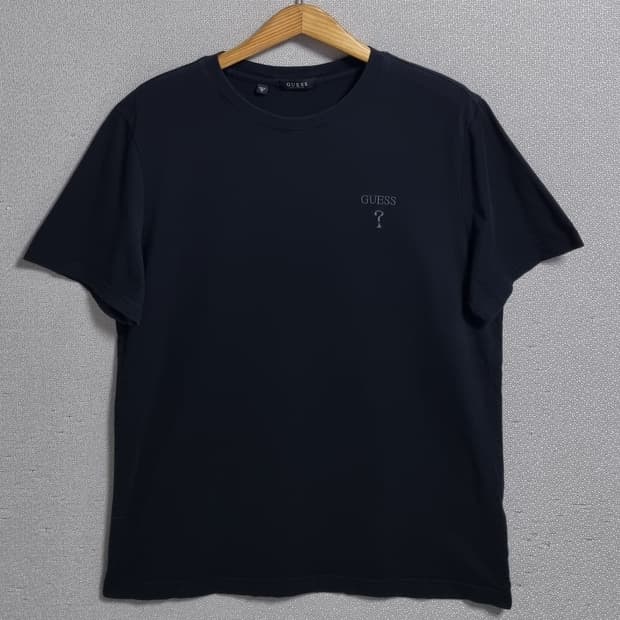 XL ) GUESS 게스 블랙 자수로고 반팔티