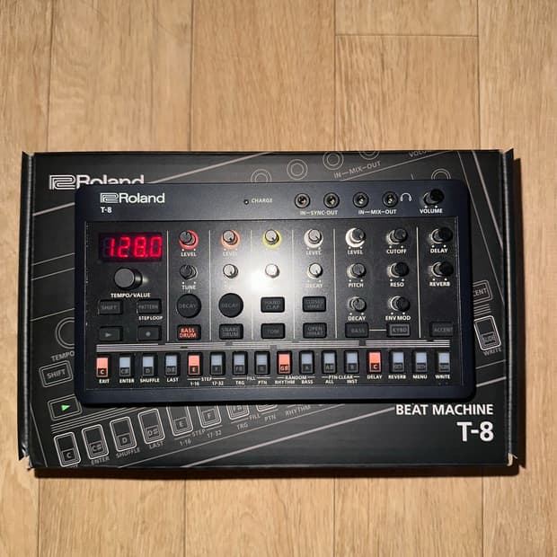 Roland beat machine aira t-8 롤랜드 신디사이저
