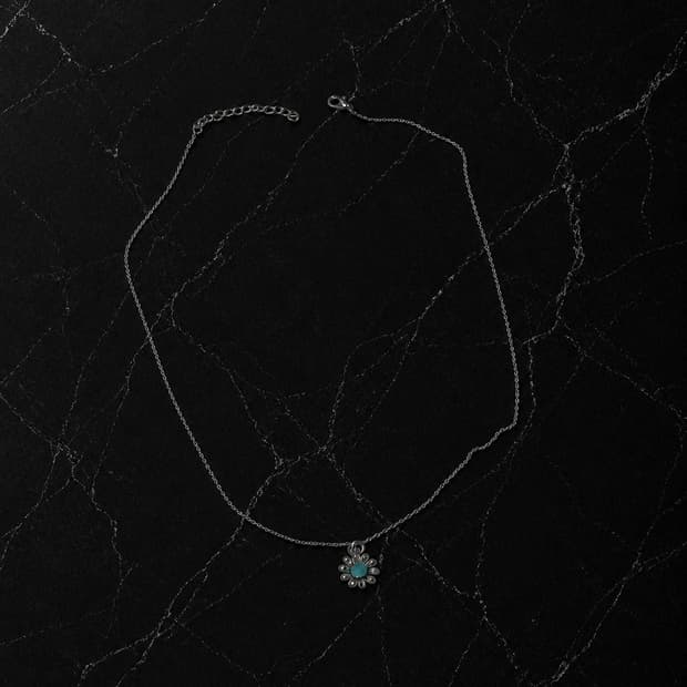 THISTLE – Petite Daisy Necklace