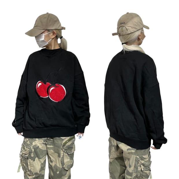 키르시 블랙 체리 로고 맨투맨 