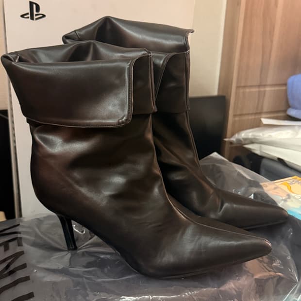 블랙 앵클 부츠 힐