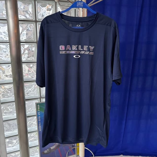 last one/oackley striking tech cold t