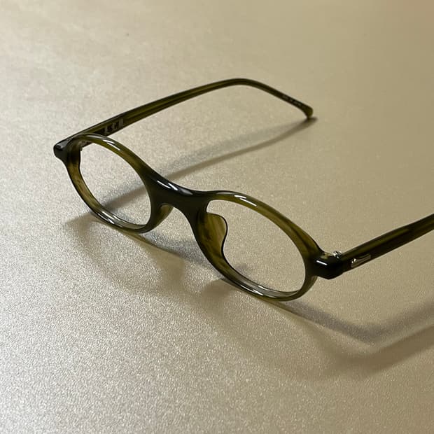 미완경 오벌 뿔테 안경
