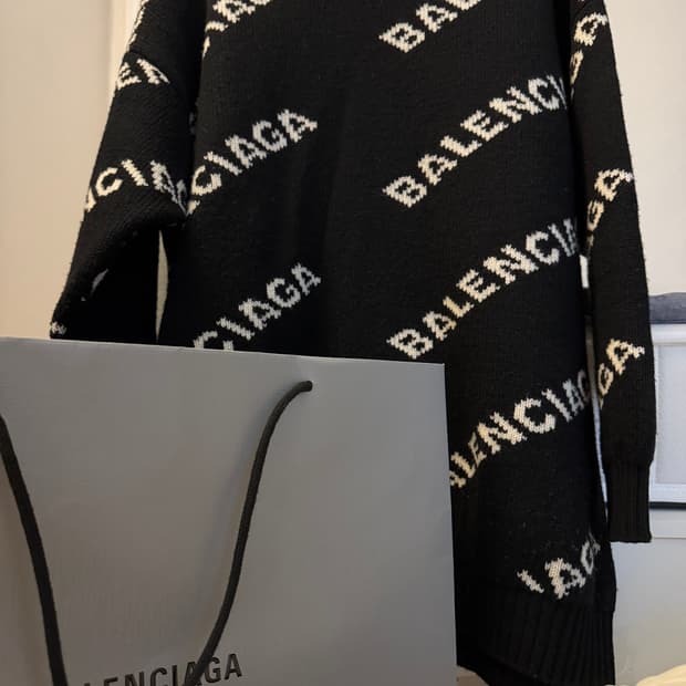 발렌시아가 니트