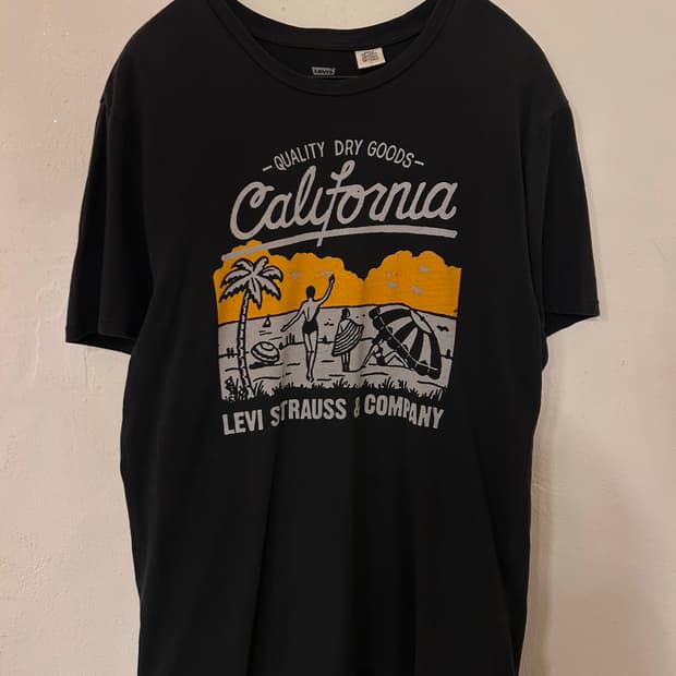 리바이스 캘리포니아 반팔티 M