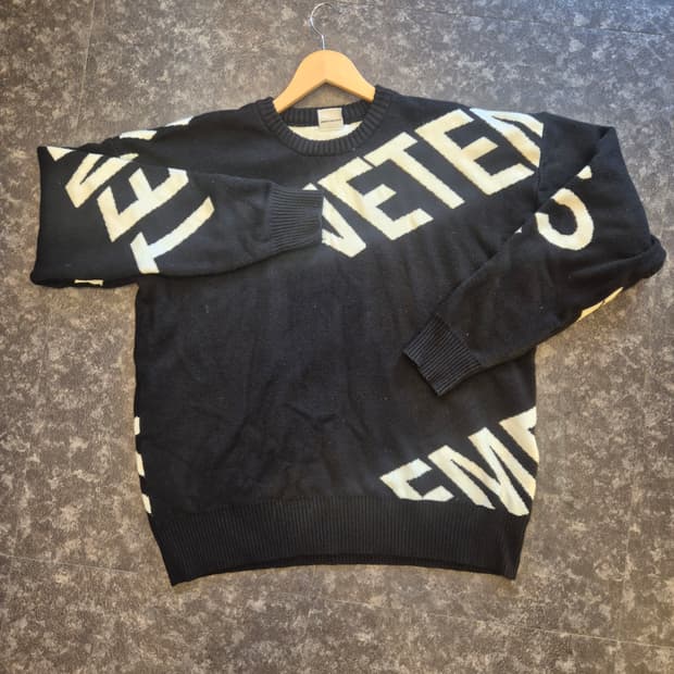 베트멍 로고 니트 블랙 XL 사이즈입니다