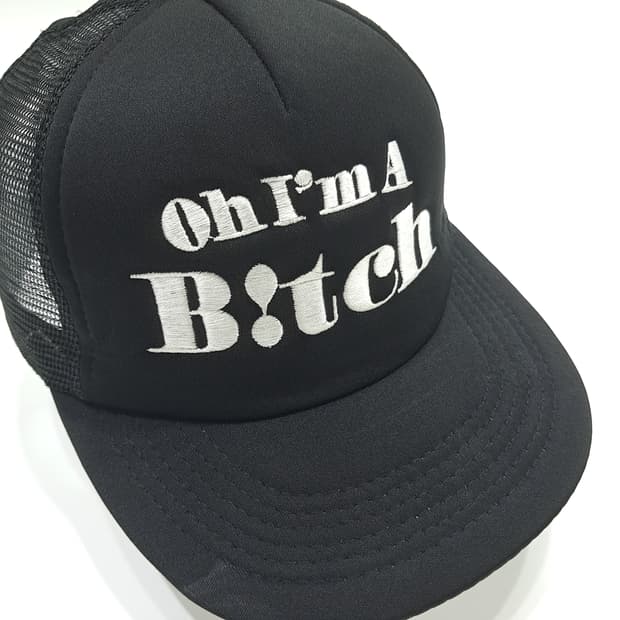 District Bold Text 메쉬 트러커캡 P1459