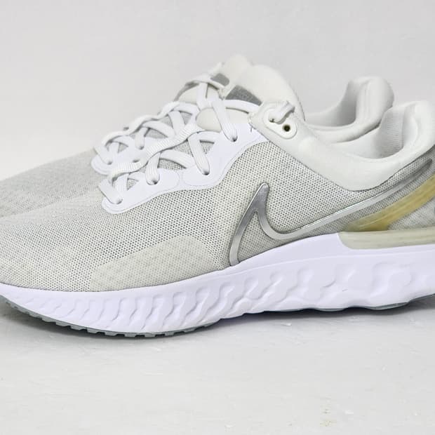 나이키 리액트 마일러 3 흰색 235mm