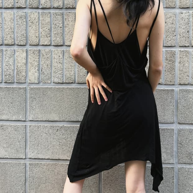 LGB 스트랩 슬리브리스 디테일 원피스