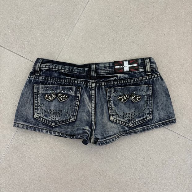 데미지 백 포인트 데님 숏츠