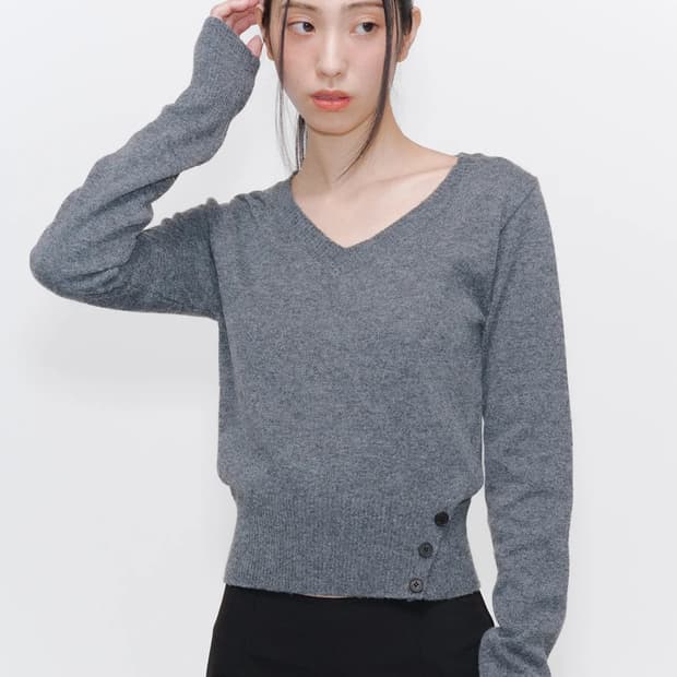 미세키 서울 브이넥 슬릿 버튼 니트 차콜