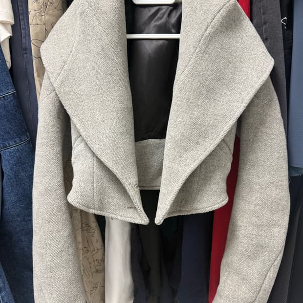 빅라운드 절개 크롭 자켓