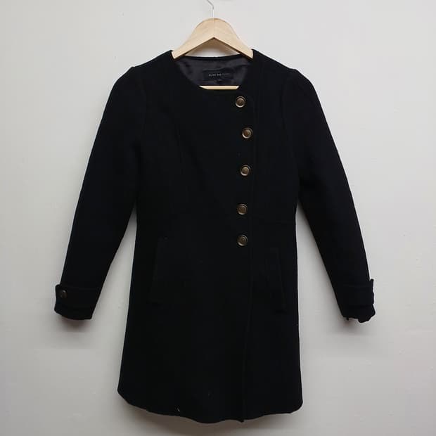 올리브데올리브 블랙 노카라 버튼 코트 2
