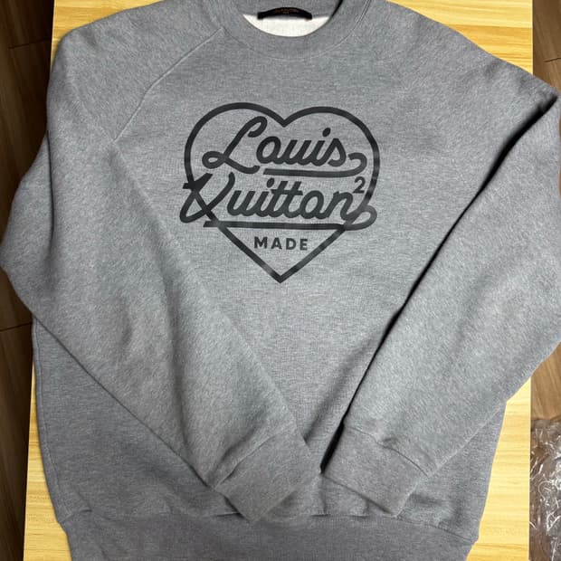 루이비통 x 니고 하트 크루넥 맨투맨 L