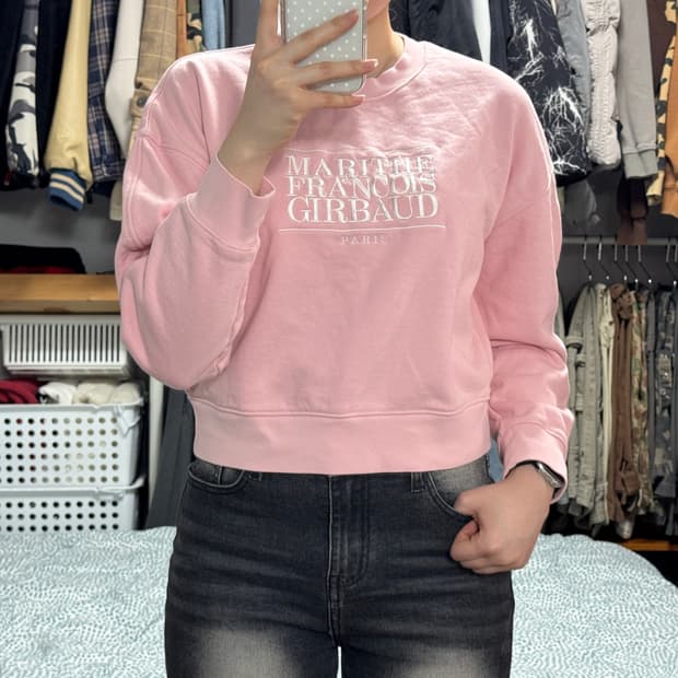 마리떼 프랑소와 저버 핑크 크롭 맨투맨