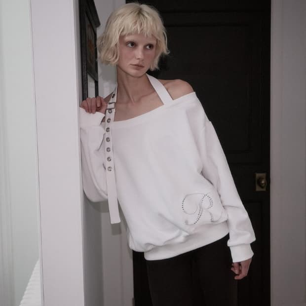 로제프란츠 오프숄더맨투맨 EyeletStrap OpenSweatshirt