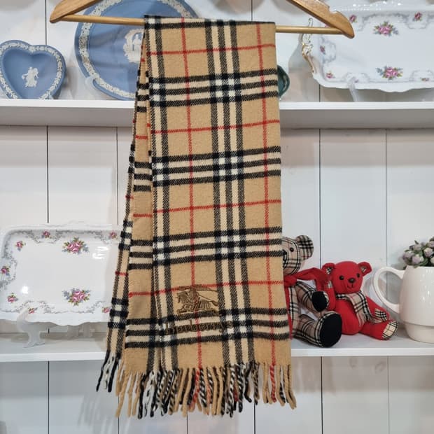버버리(Burberry) 클래식 노바 체크 자수 머플러