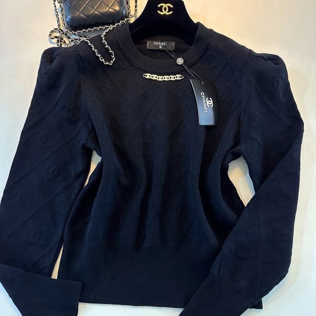 (새상품)샤넬장식니트