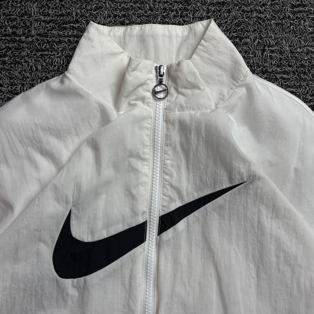 나이키 NSW 에센셜 우븐 빅스우시 바람막이 자켓 2541