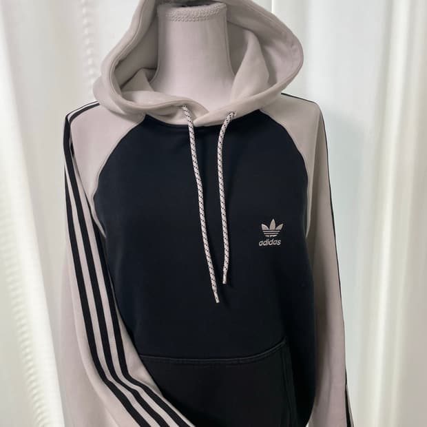 아디다스 유로파 블랙화이트 후드티