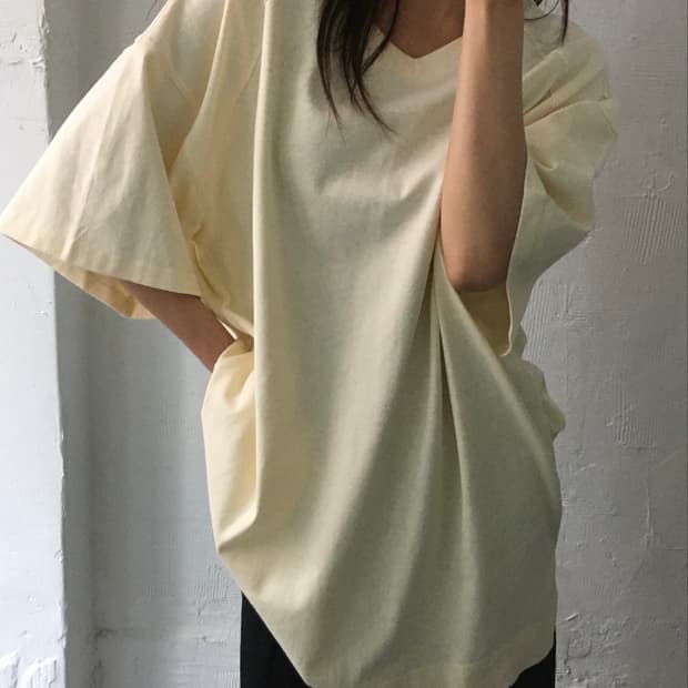 JACQUEMUS 자크뮈스 옐로우 브이넥 반팔 티셔츠