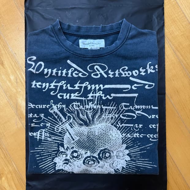 [L] 언타이틀드 아트웍스 티셔츠