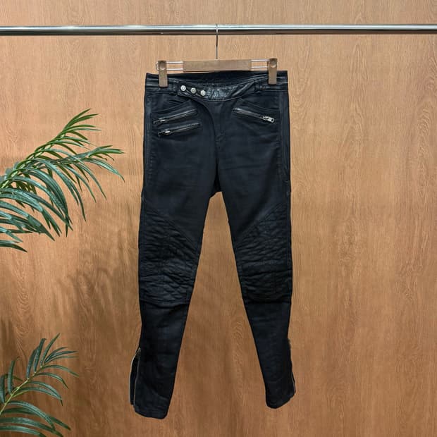 시스템 바이커 스타일 코팅 데님 스키니 팬츠 지퍼 디테일 블랙