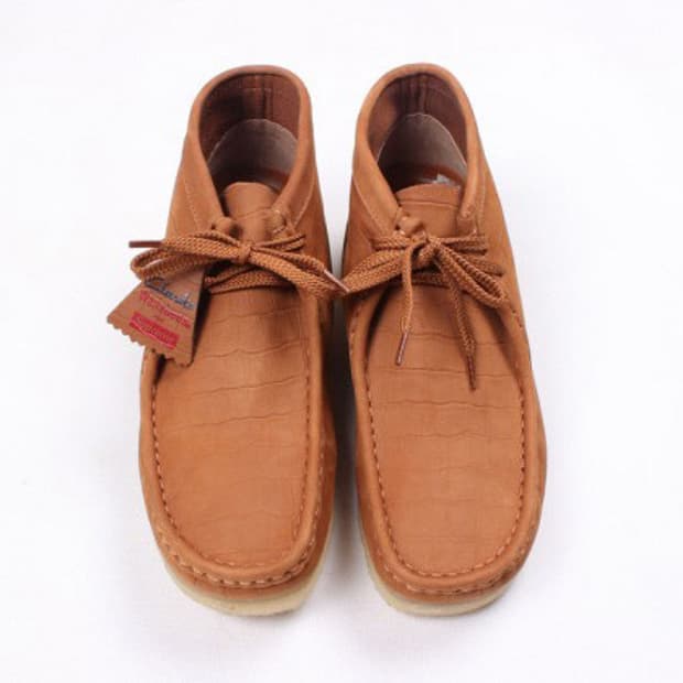 Supreme x clarks wallabee crocodile 슈프림 