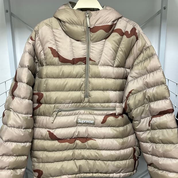 슈프림 마이크로 다운 하프 집 후드 풀오버 데저트 카모 - 24FW