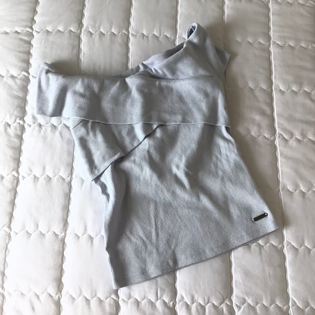 홀리스터 레이어 오프숄더 블라우스 티셔츠
