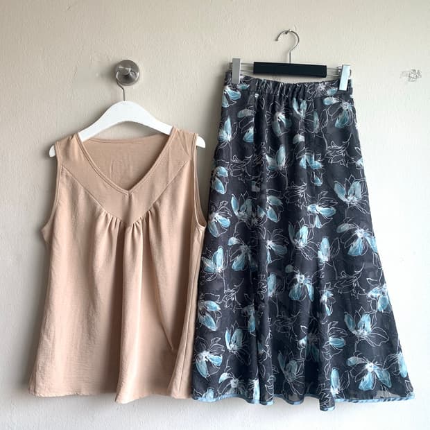 Salon v-neck sleeveless