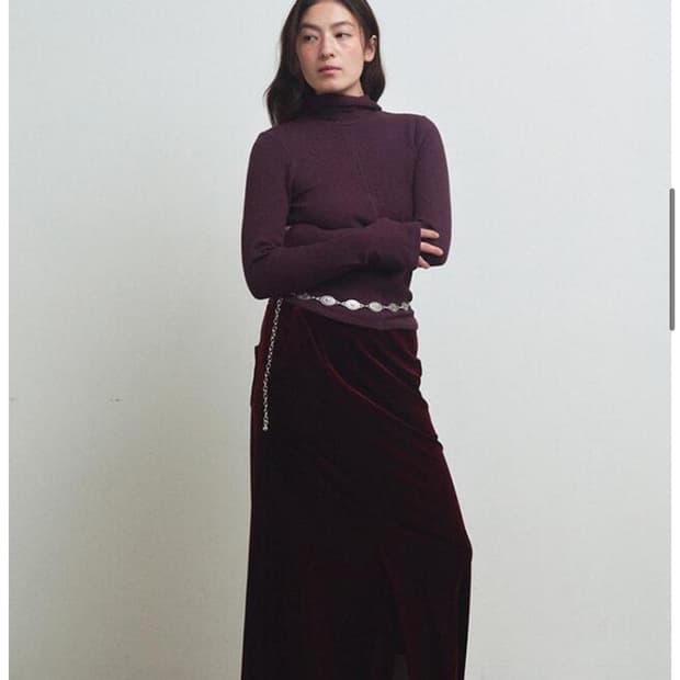 Osthe 오스더 슬릿 벨벳 스커트