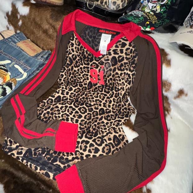 배드블러드 레오파드 롱슬리브 