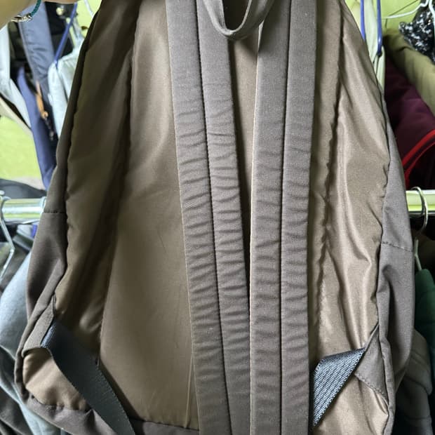 이우가마카라스 브라운 매듭 백팩