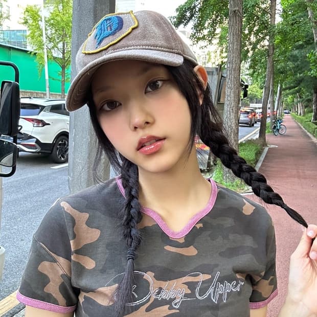 데비어퍼 카모 티셔츠 DEVON CAMO EMBROIDERY 뉴진스 해린